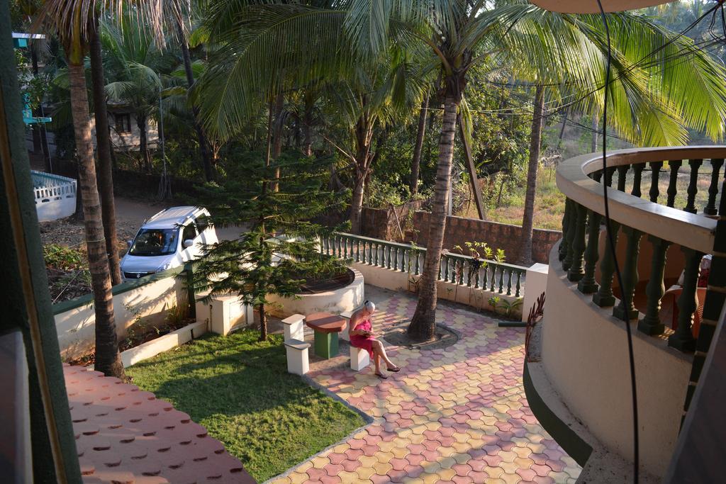 Vailankanni Guesthouse Morjim Bagian luar foto